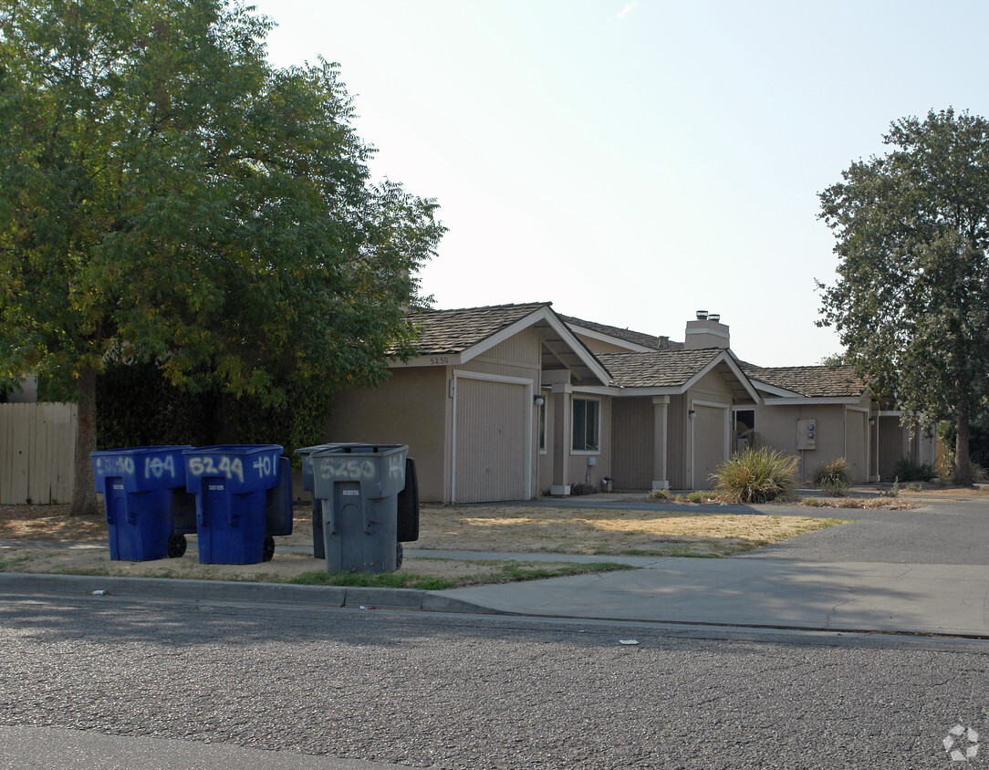 Building Photo - 5236 E Lowe Ave