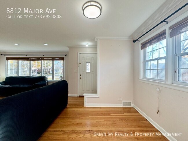 Foto del edificio - 8812 Major Ave