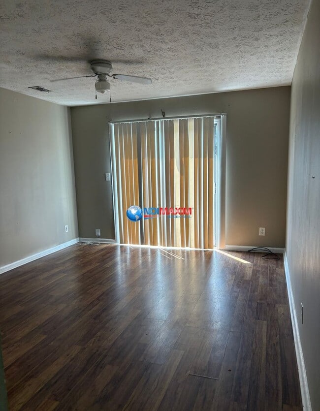 Foto del edificio - 1750 Wesley Way NW