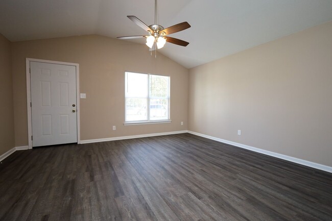 Building Photo - 1663 Fresno St