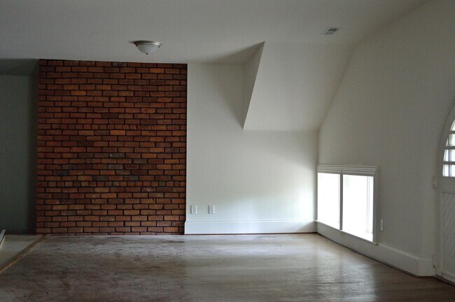 Building Photo - 214 Stribling Ave
