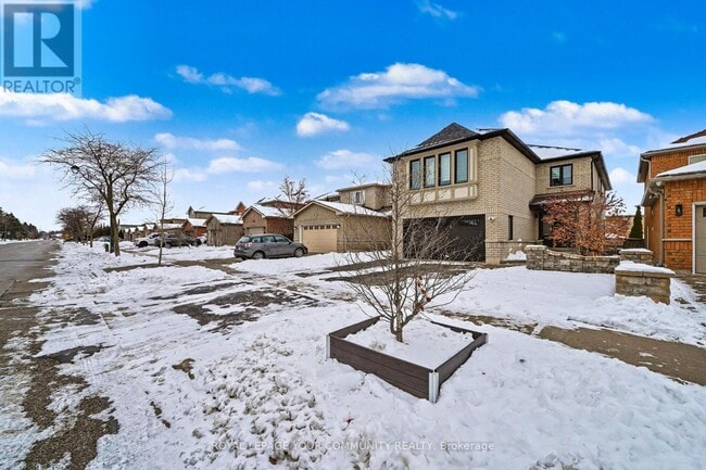 Building Photo - 286 Royalpark Way