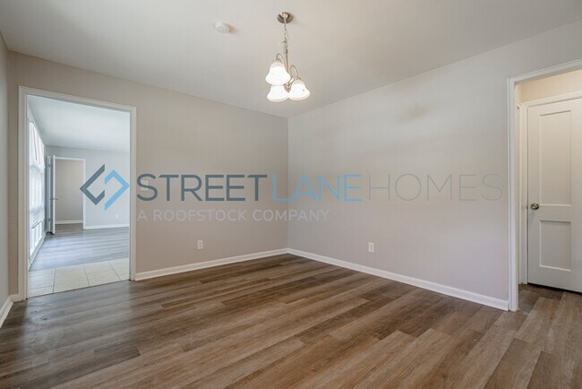 Building Photo - NOW OFFERING $250 OFF FIRST FULL MONTH IF ...