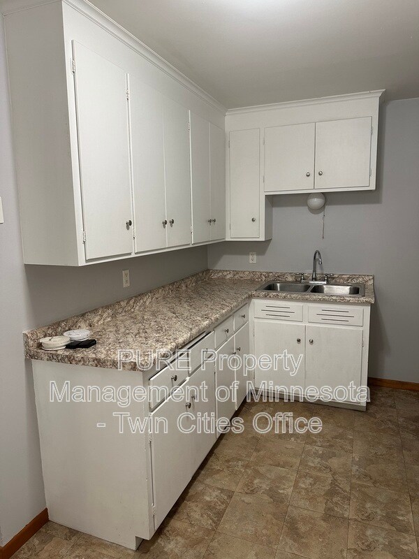 Building Photo - 5600 S 28th Ave