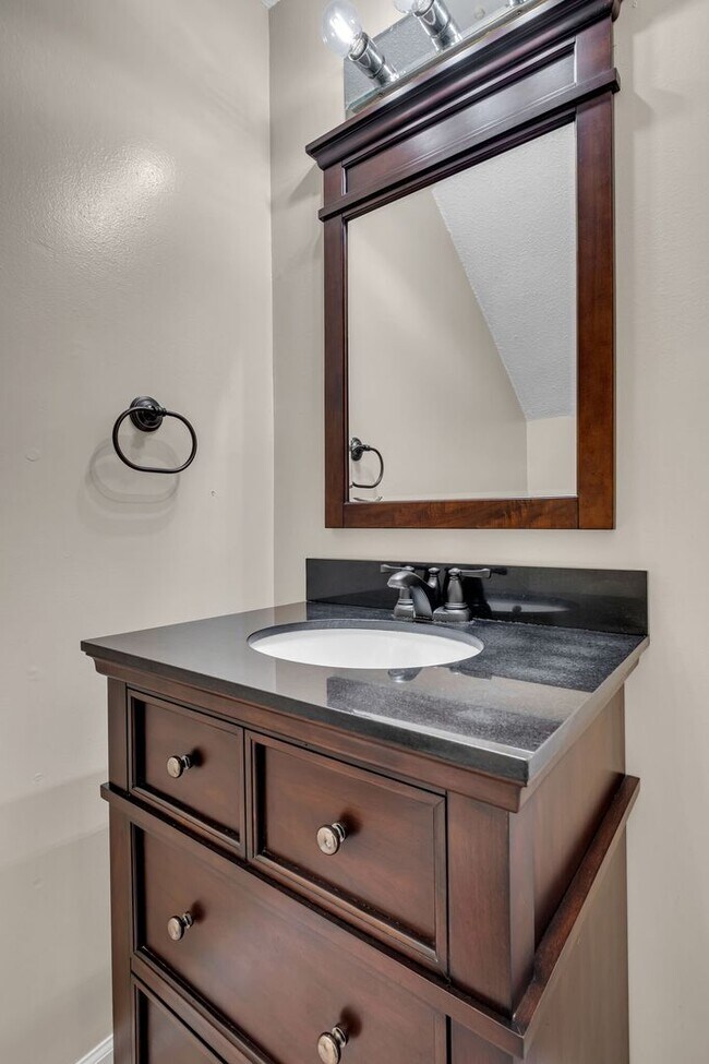 Foto del edificio - Condo in the Heart of Sango. Super Easy Access to I24