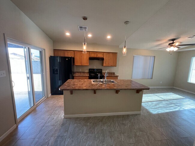 Foto del edificio - Like New Solar Home in Trail Estates!