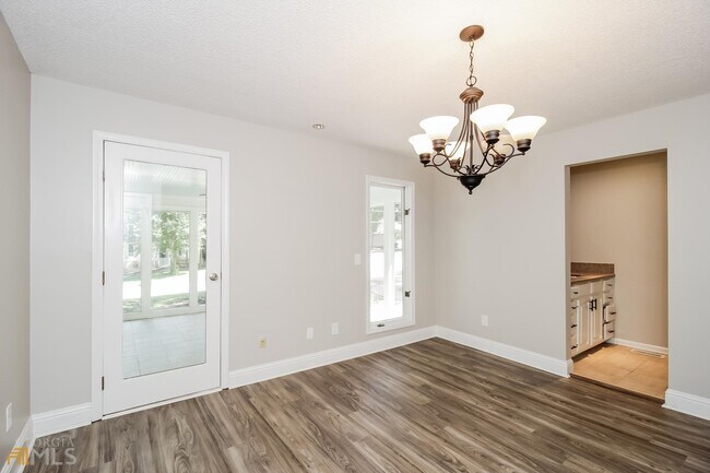 Foto del edificio - 145 Swan Dr