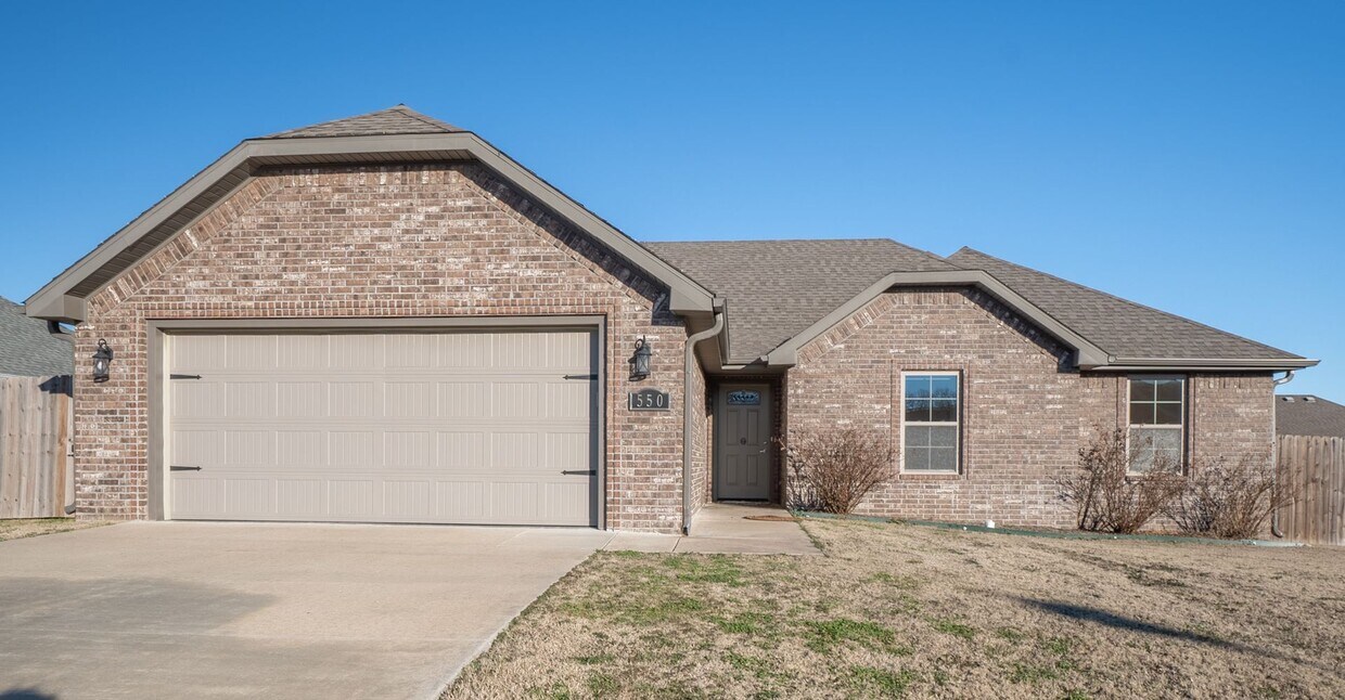 Primary Photo - 4 Bedroom 2 bath beautiful home in Prairie...