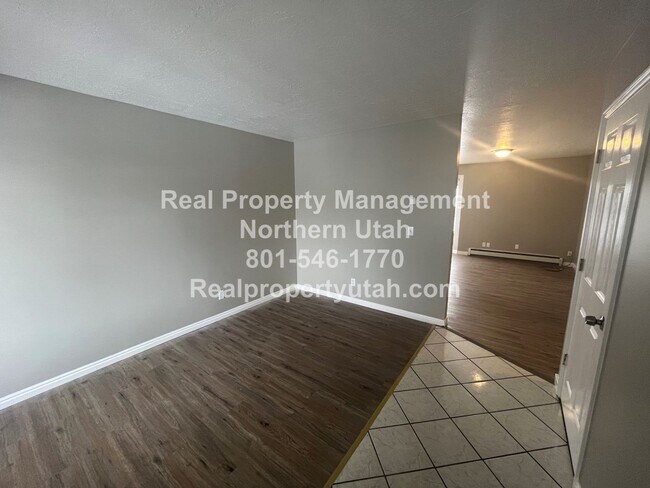 Foto del edificio - 6 Bedroom Rambler in Layton available now!