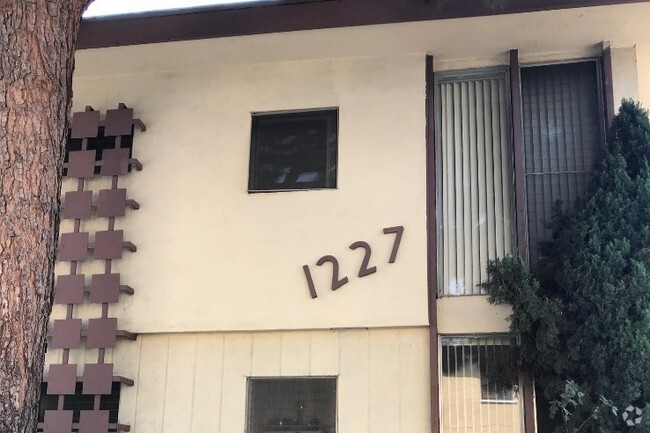 1227 N.  Genesee, West Hollywood - 1227 N Genesee Ave