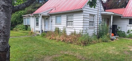 Building Photo - 315 SE Lilly Ave