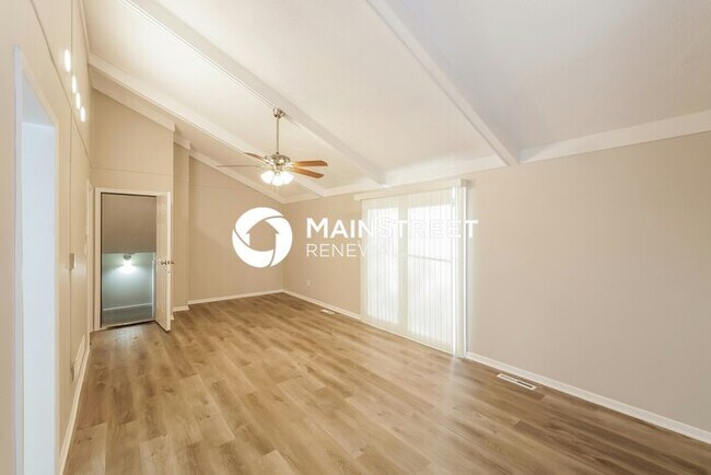 Foto del edificio - 3 Bedroom Pet-Friendly Home in Overland Pa...