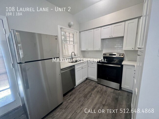 Building Photo - 1/1 Garage Apt for Lease. Well-Maintained ...