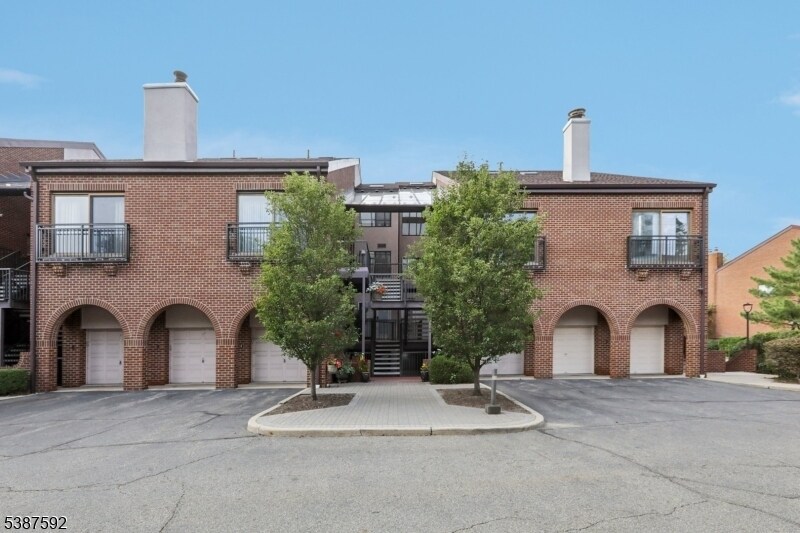 Photo - 5 Millay Ct (Teaneck, NJ)