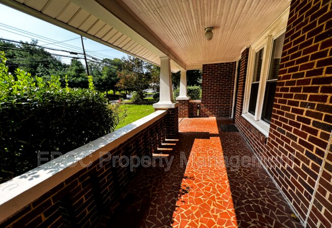 Foto del edificio - 3535 Old Greensboro Rd