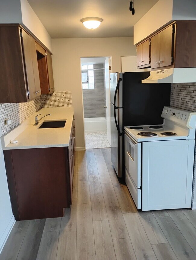 Foto del edificio - 9110-9131 31st St