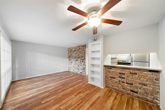 Building Photo - 525 Heights Blvd