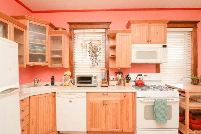 Building Photo - 1341 W Eddy St