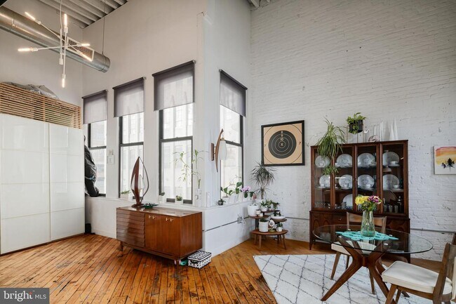 Building Photo - 428 N 13th St