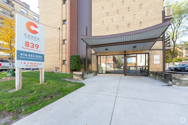 Entrance - 839 Roselawn Ave