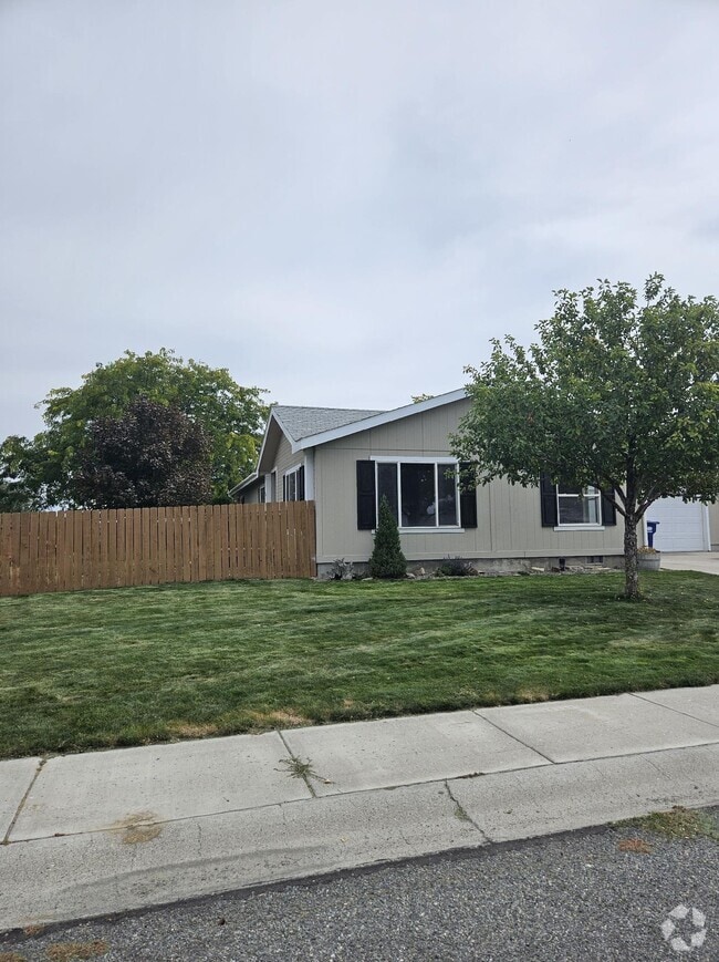 Building Photo - 1507 Erin Way
