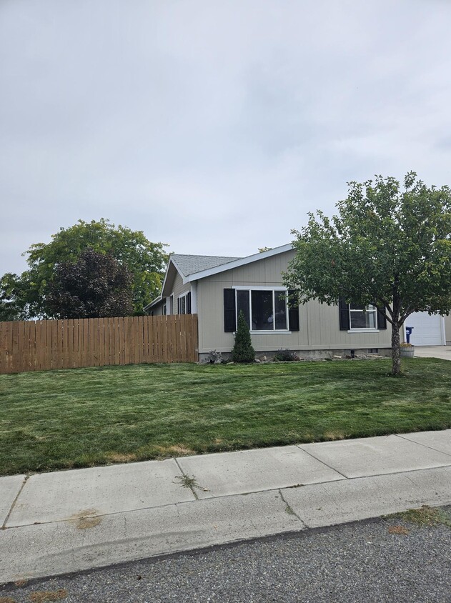 Primary Photo - 1507 Erin Way