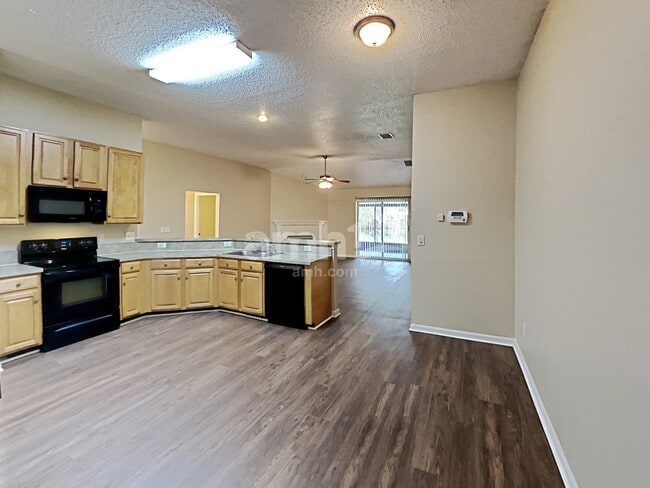 Building Photo - 2032 Frogmore Dr