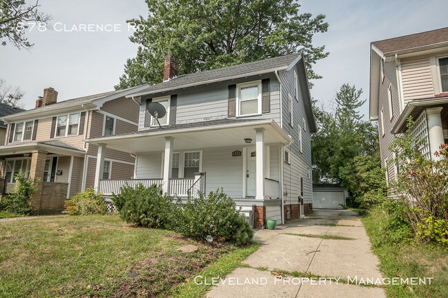 Building Photo - Darling Cleveland Hts Colonial!