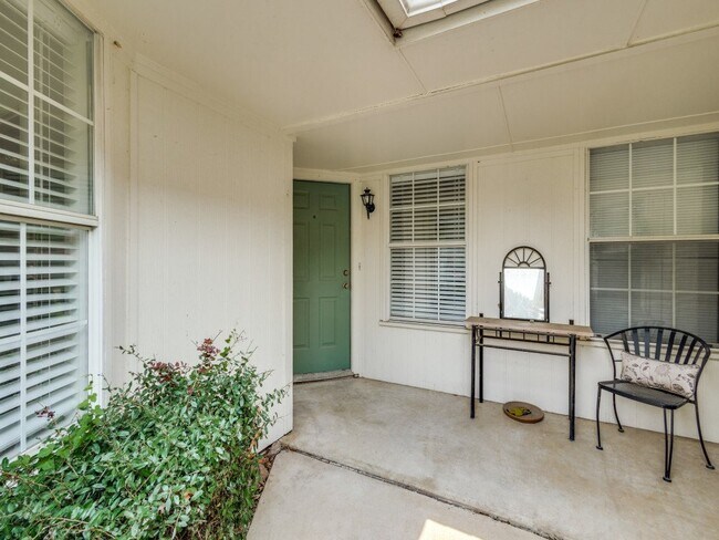 Building Photo - 510 Strata Dr