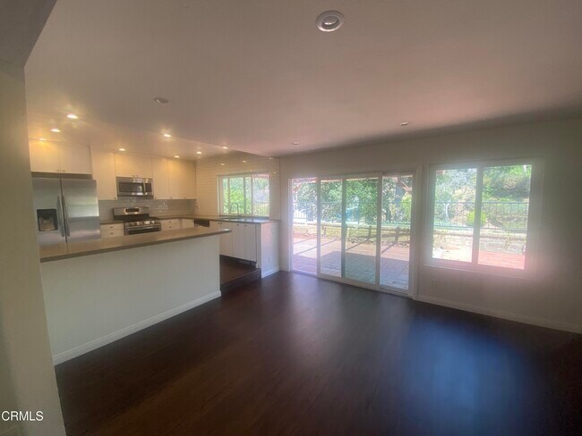 Foto del edificio - 5307 Maple View Cir