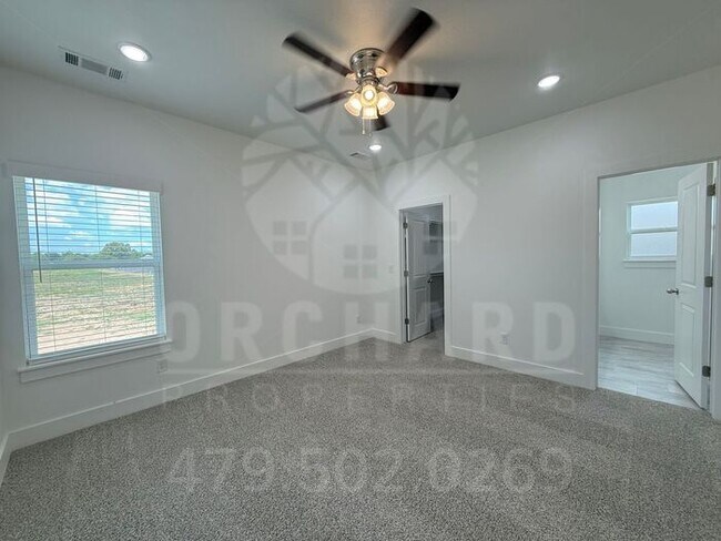 Foto del edificio - Garrison | Duplex with Garage in Siloam Springs!