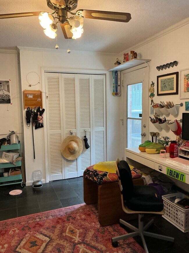 Foto del edificio - 1 Bedroom/1 bathroom Basement Apartment in...