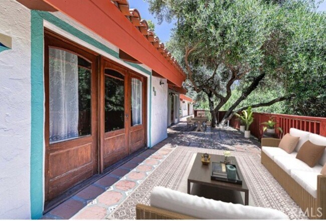 Foto del edificio - Escape to Your Own Private Retreat Among the Oaks