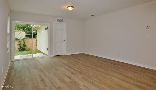 Foto del edificio - 3 br, 2 bath House - 156 Odell St