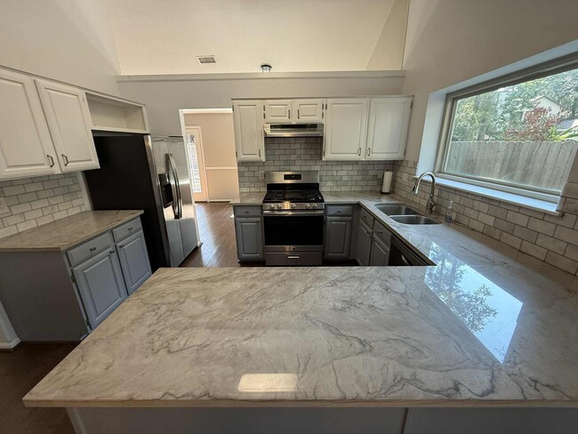 Foto del edificio - 36 Silver Elm Pl