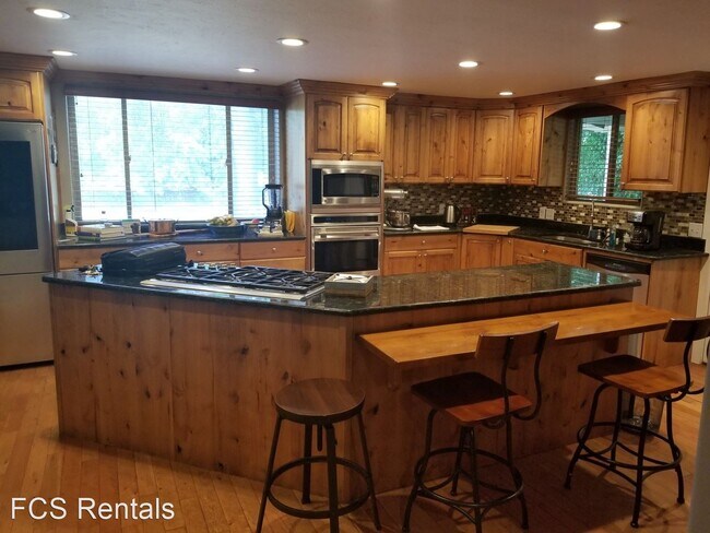 Building Photo - 4 br, 3 bath House - 2016 E 5290 S
