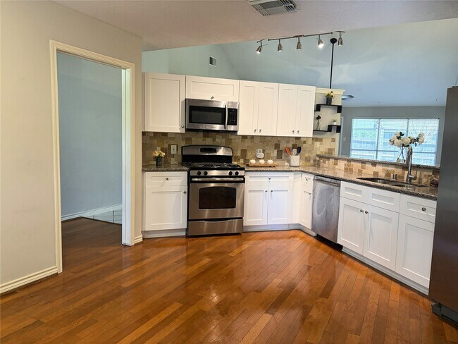 Foto del edificio - 4035 Lotus Dr