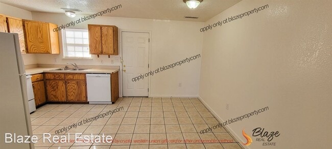Building Photo - 3 br, 1 bath House - 308 Almond St