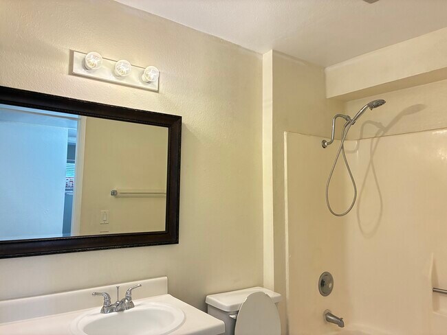 Foto del edificio - 6151 Rancho Mission Rd