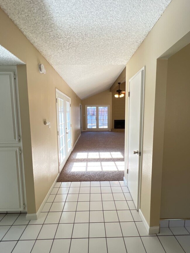 Foto del edificio - Southwest Bakersfield