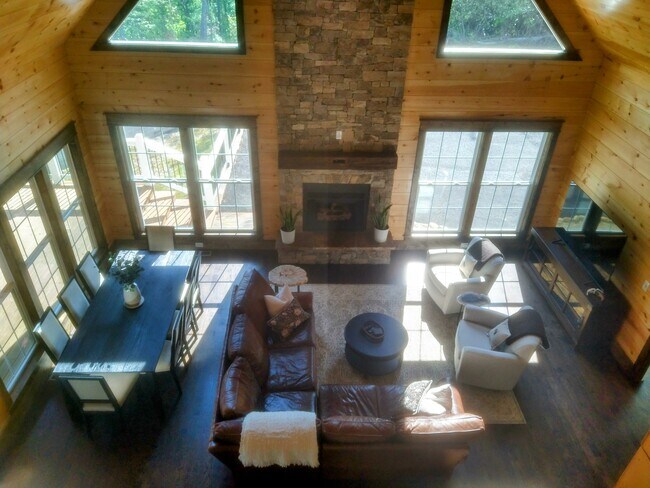 Foto del edificio - 63 Redwood Ln