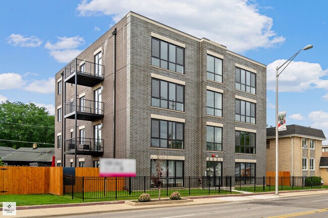 Foto del edificio - 8631 W Grand Ave
