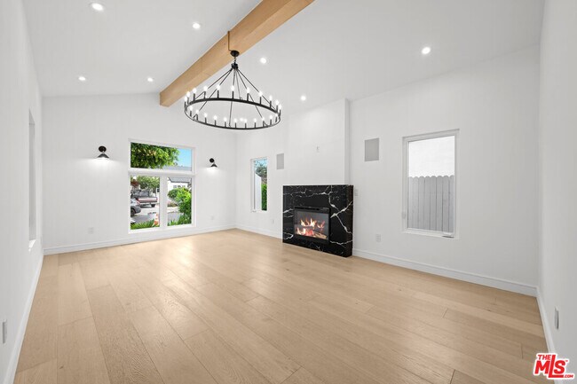 Foto del edificio - 8911-8911 W 24th St