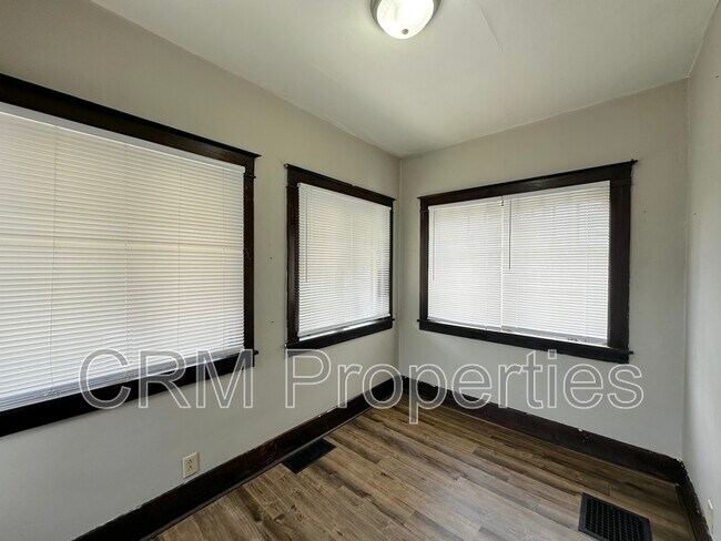 Foto del edificio - 310 N Lindsay St