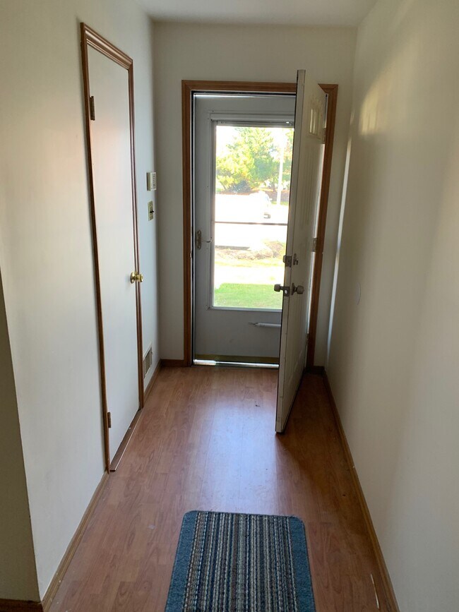 Front end entrance - 2 Dogwood Ct