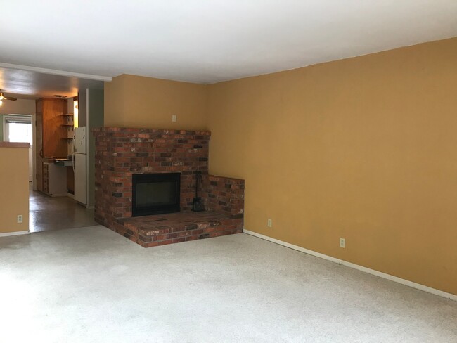 Building Photo - Cute and Cozy Westside Bungalow