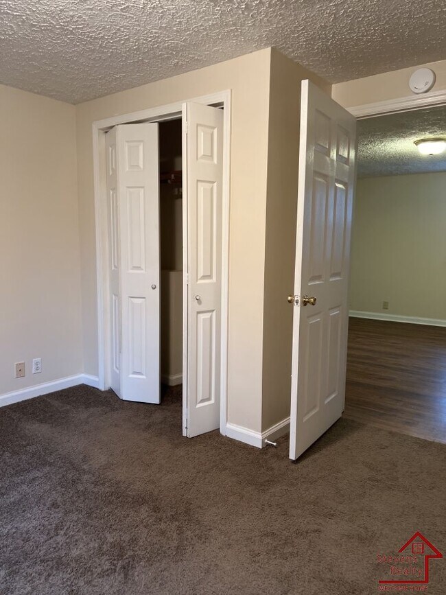 Foto del edificio - 864 Treewood Dr