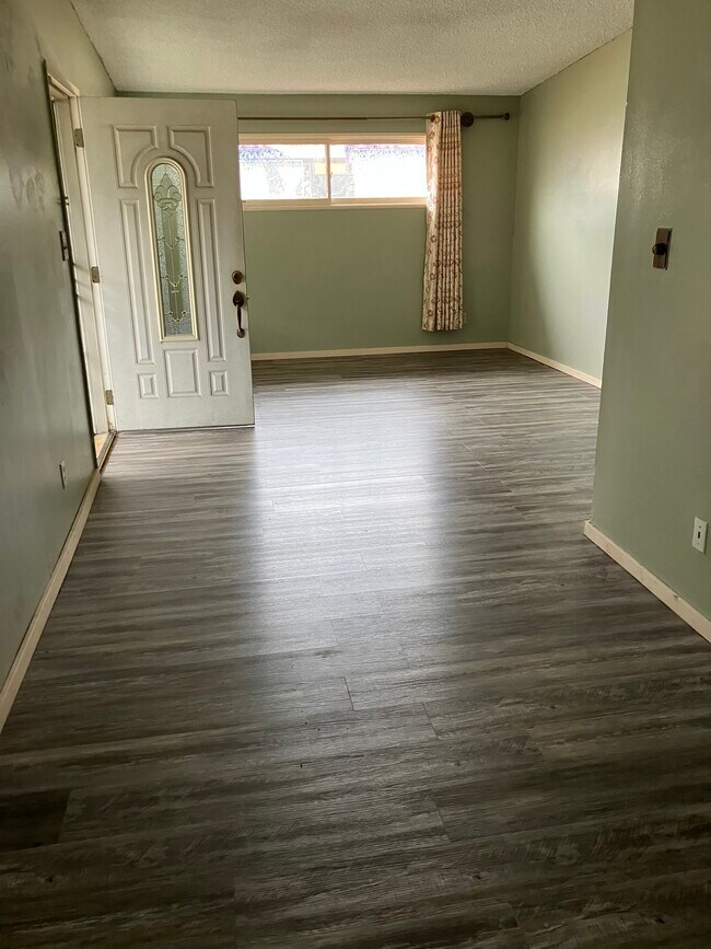 Foto del edificio - 3706 Clairemont Mesa Blvd