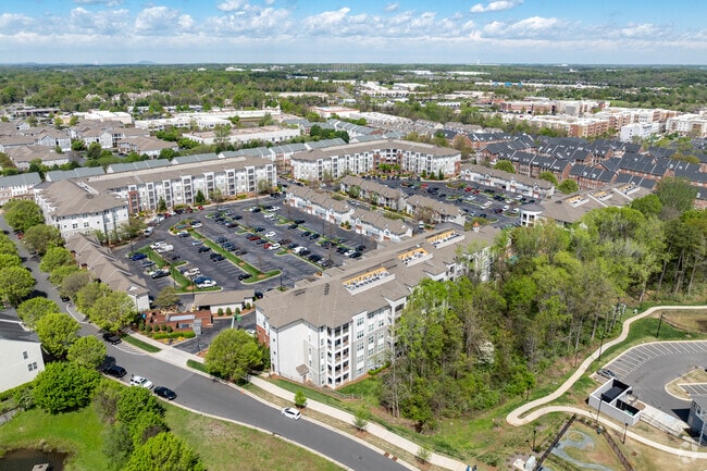 Building Photo - Gramercy Square at Ayrsley
