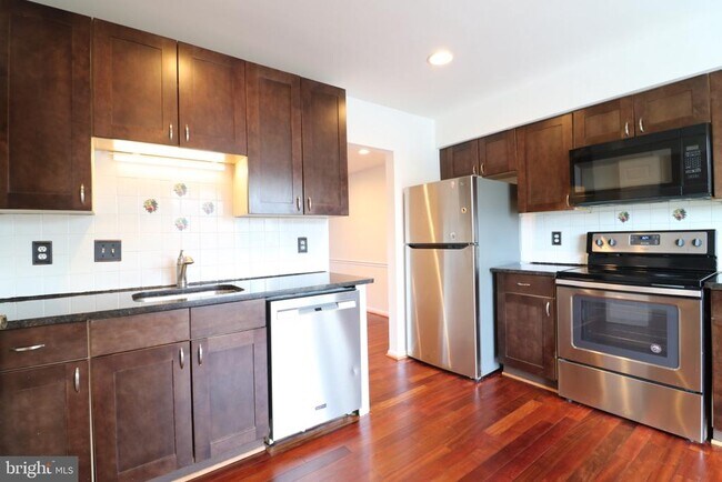 Foto del edificio - 6584 Bermuda Green Ct